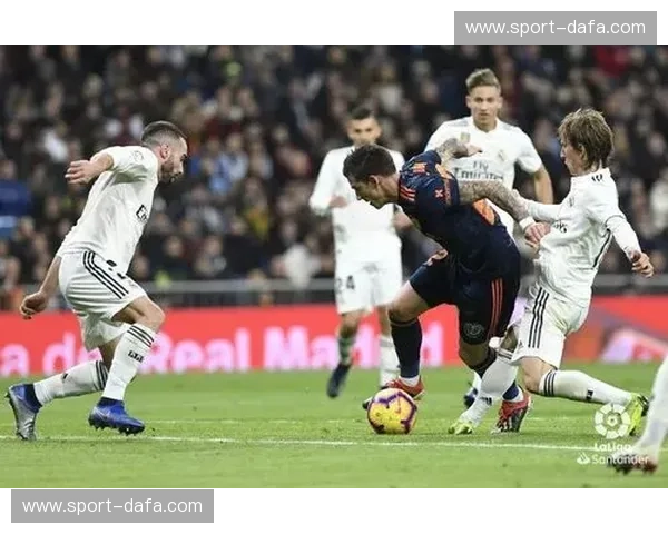 蝙蝠军团与床单军团的宿命纠缠：在梅斯塔利亚的硝烟中找寻西甲之魂