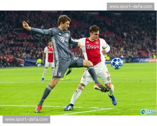 铁血与优雅的红之绝响：拜仁vs米兰，穿越时空的欧陆豪门博弈